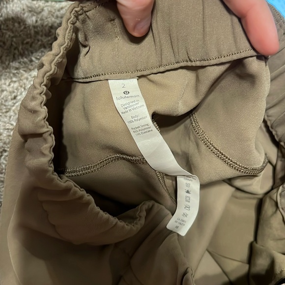 Lululemon On The Fly Short *Woven *2.5" Frontier size 2 - Picture 8 of 11